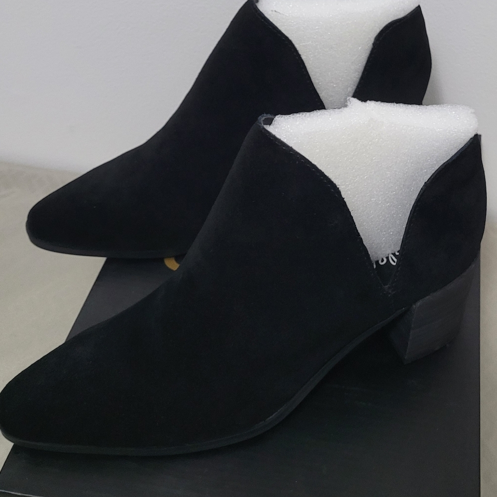 Charles by Charles David Usual Suede Booties Size 6.5 M